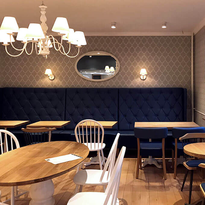 Projekte von PLUS - Interior Design in Zusammenarbeit mit Hunold Ladenbau | Neugestaltung Café