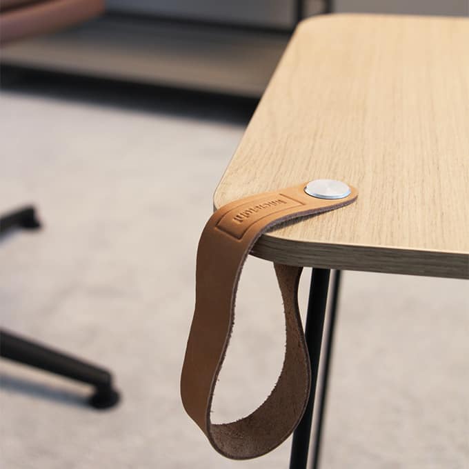 Projekte von PLUS - Interior Design | Neugestaltung Handelsverband Sachsen | Detail Tisch im Loungebereich